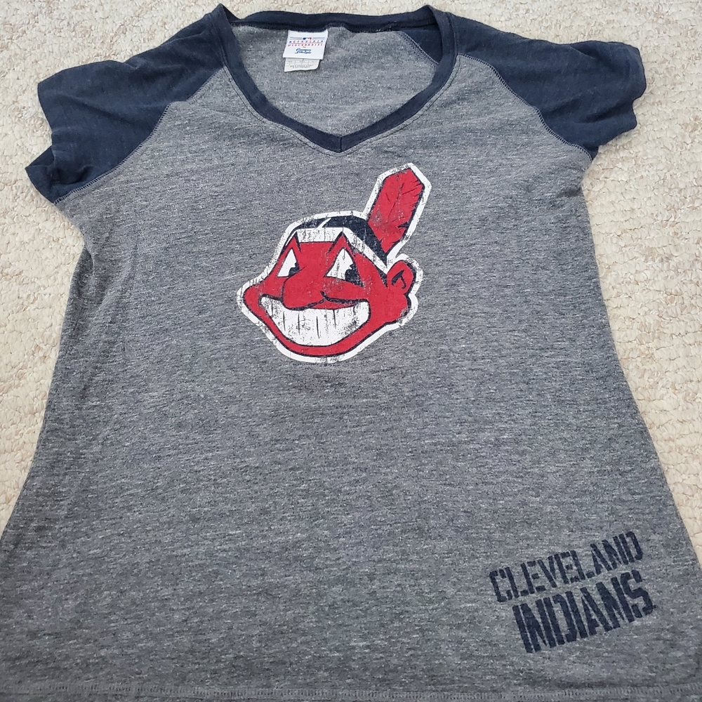 Ladies size large chief wahoo tee shirt